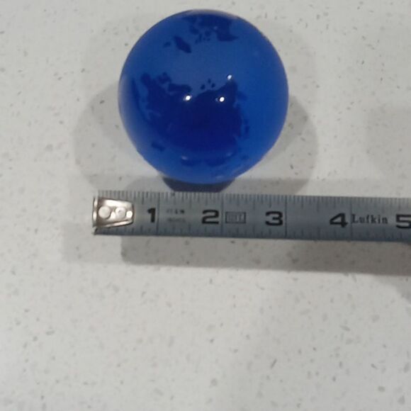 Cobalt Blue frosted satin glass globe of the world paperweight. Vintage … - Picture 4 of 4